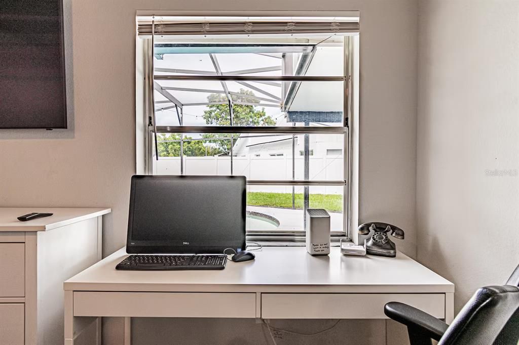 Active With Contract: $299,500 (2 beds, 1 baths, 910 Square Feet)