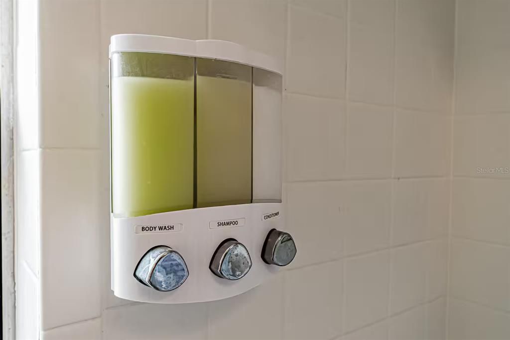 Active With Contract: $299,500 (2 beds, 1 baths, 910 Square Feet)