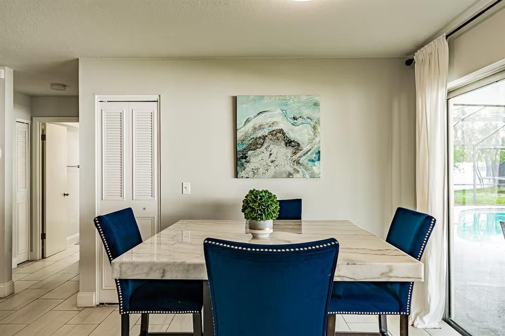 Active With Contract: $299,500 (2 beds, 1 baths, 910 Square Feet)