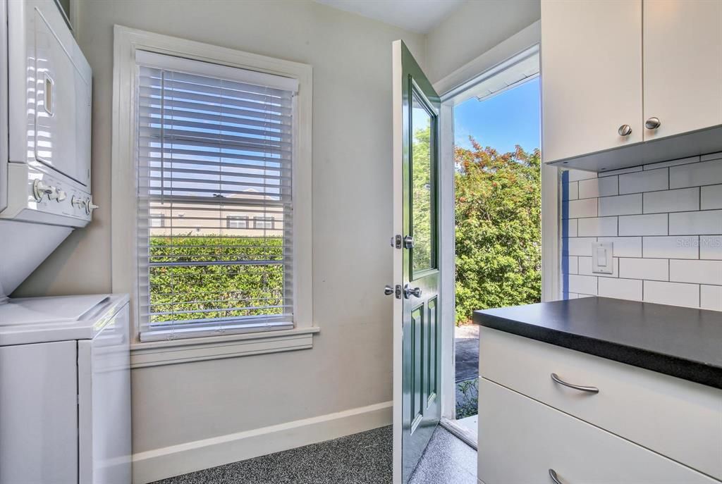 合同活跃: $2,140 (1 贝兹, 1 浴室, 540 平方英尺)