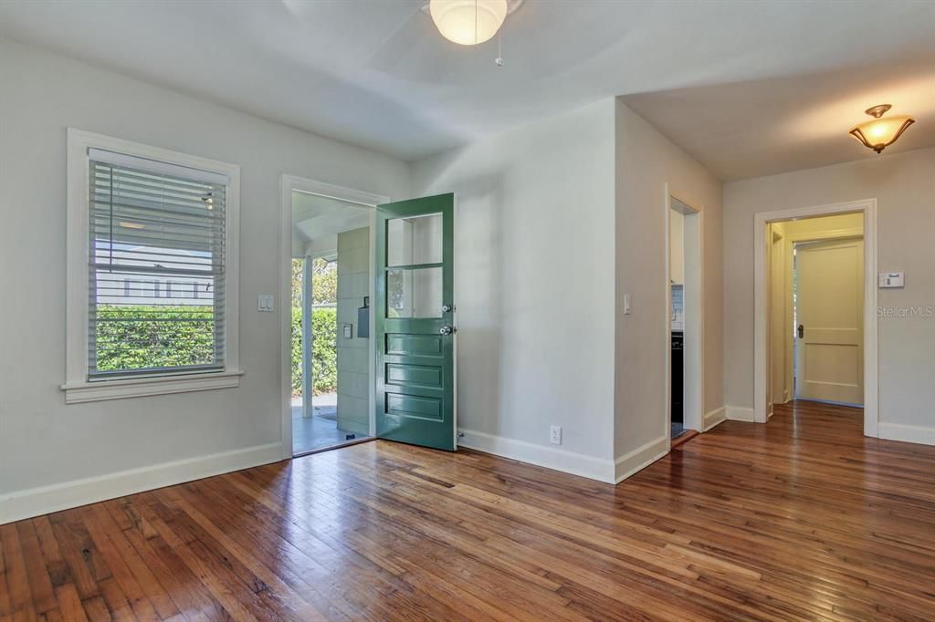 合同活跃: $2,140 (1 贝兹, 1 浴室, 540 平方英尺)