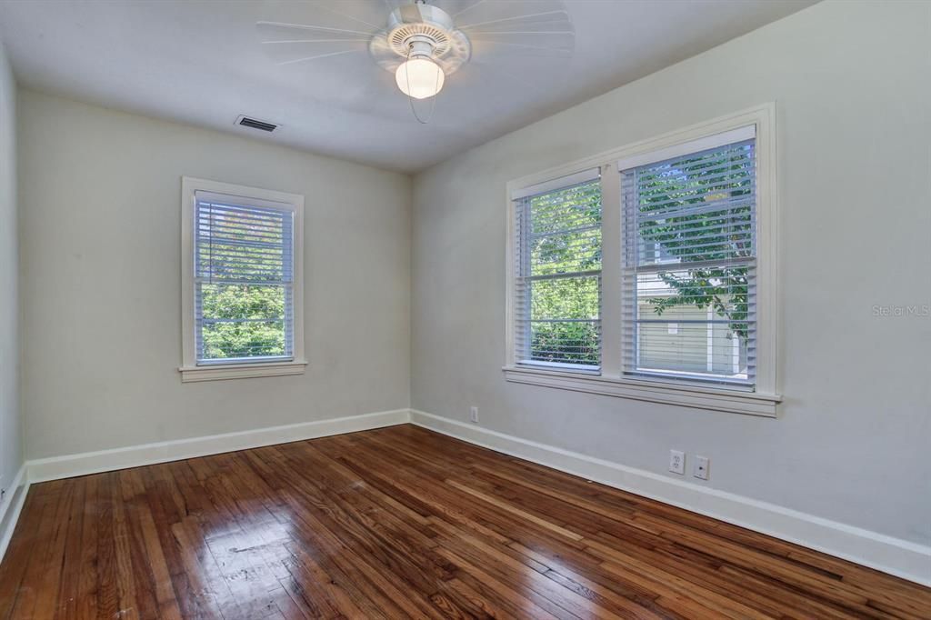 合同活跃: $2,140 (1 贝兹, 1 浴室, 540 平方英尺)