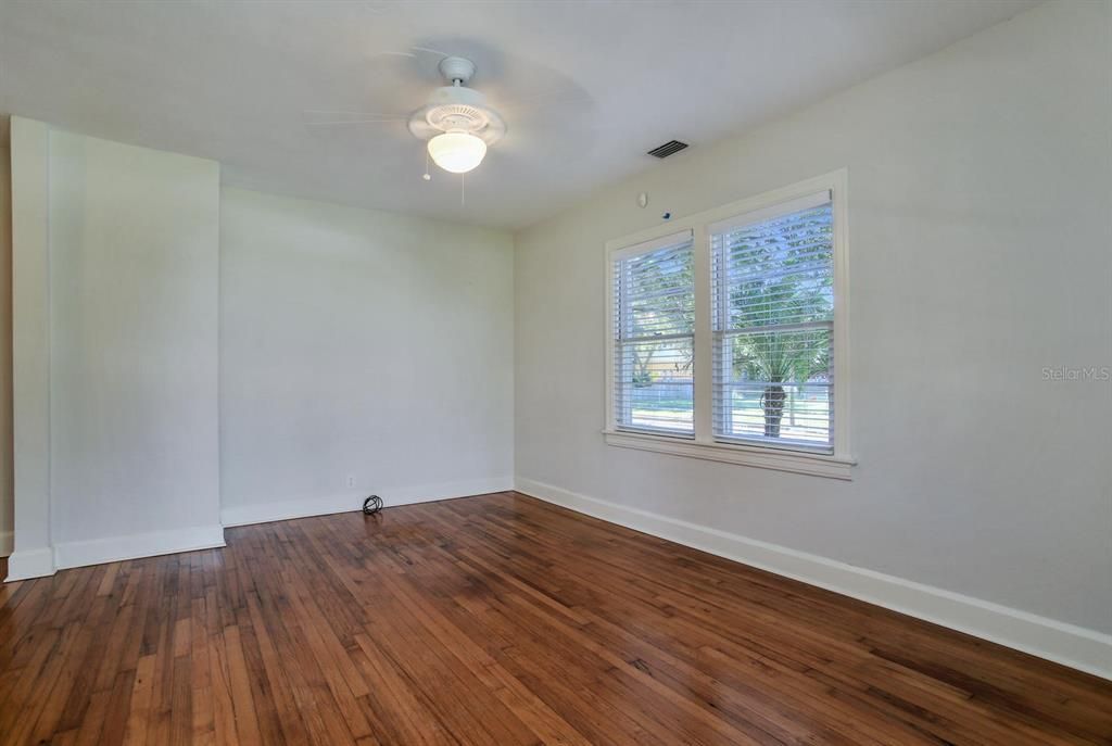 合同活跃: $2,140 (1 贝兹, 1 浴室, 540 平方英尺)