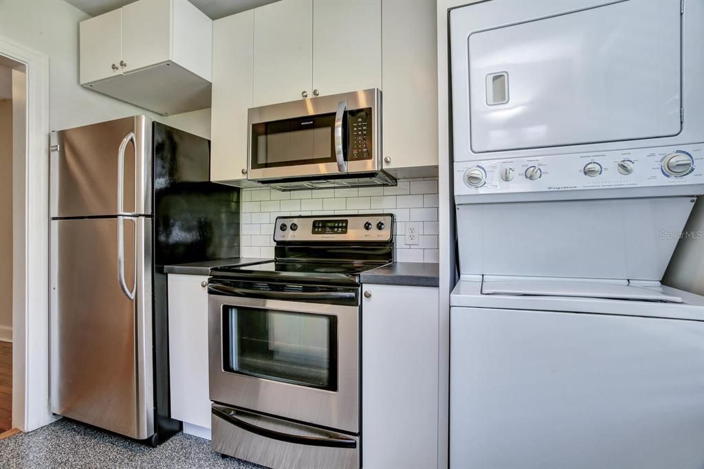 合同活跃: $2,140 (1 贝兹, 1 浴室, 540 平方英尺)