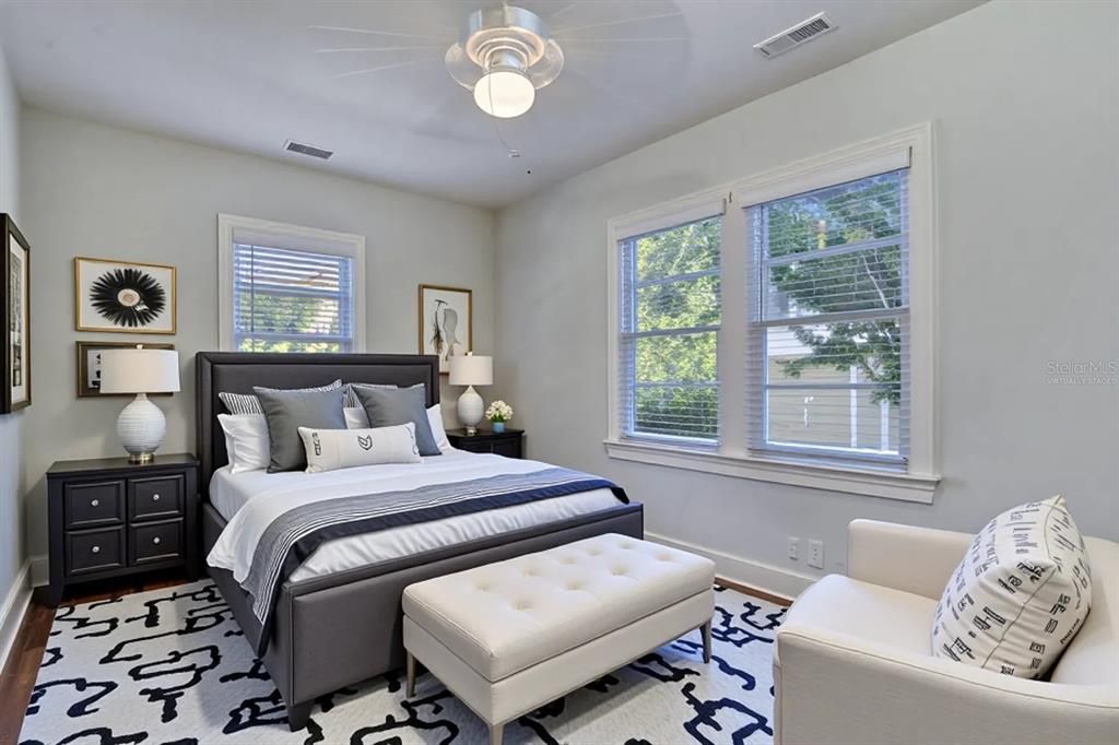 合同活跃: $2,140 (1 贝兹, 1 浴室, 540 平方英尺)