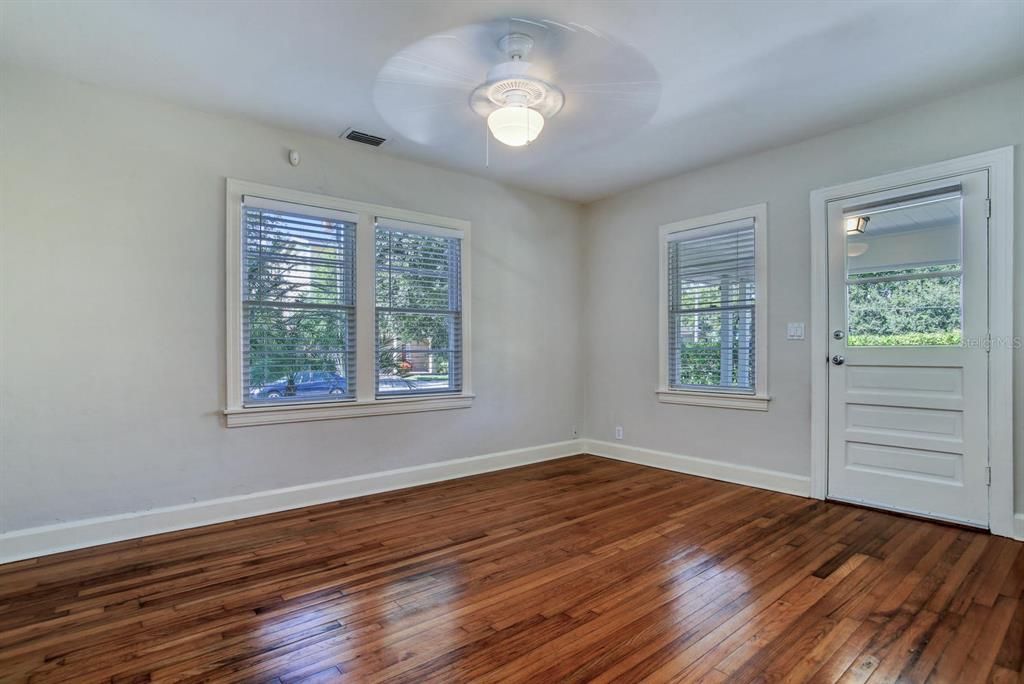 合同活跃: $2,140 (1 贝兹, 1 浴室, 540 平方英尺)