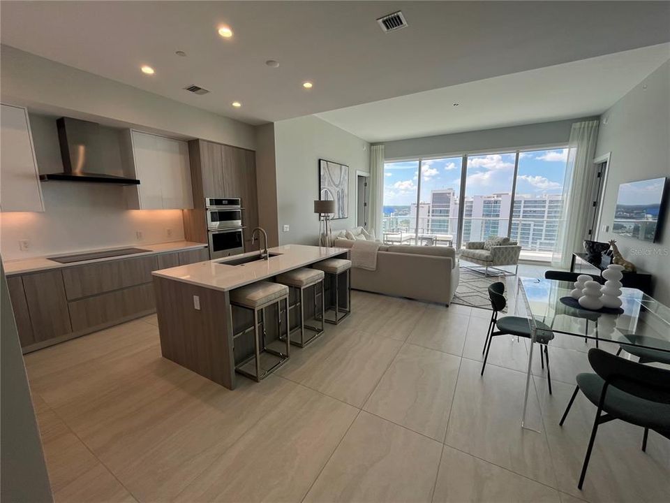 В аренду: $8,000 (2 спален, 3 ванн, 1606 Квадратных фут)