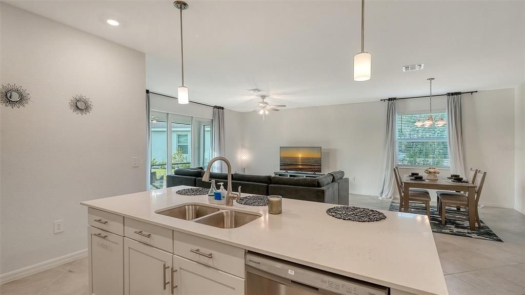 В аренду: $4,500 (4 спален, 3 ванн, 2035 Квадратных фут)