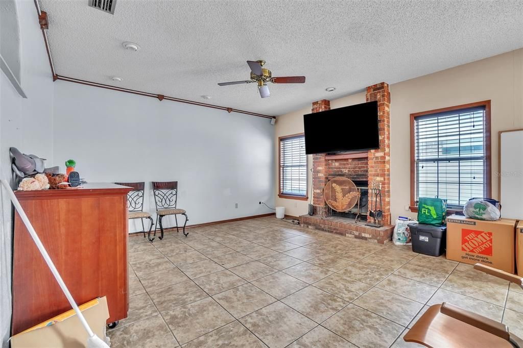 На продажу: $420,000 (3 спален, 2 ванн, 1820 Квадратных фут)