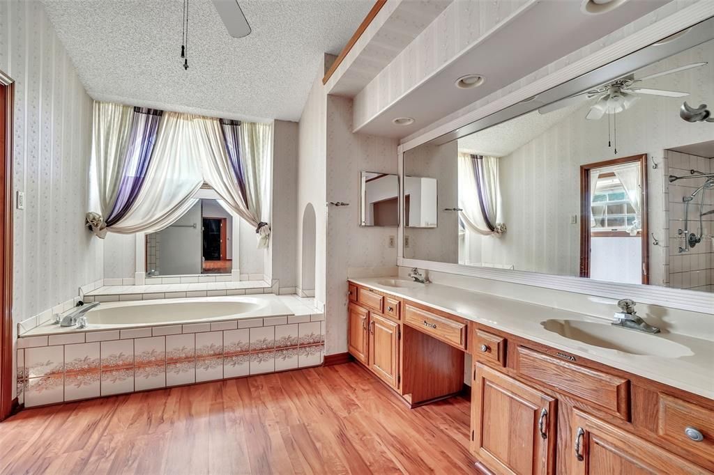 На продажу: $420,000 (3 спален, 2 ванн, 1820 Квадратных фут)