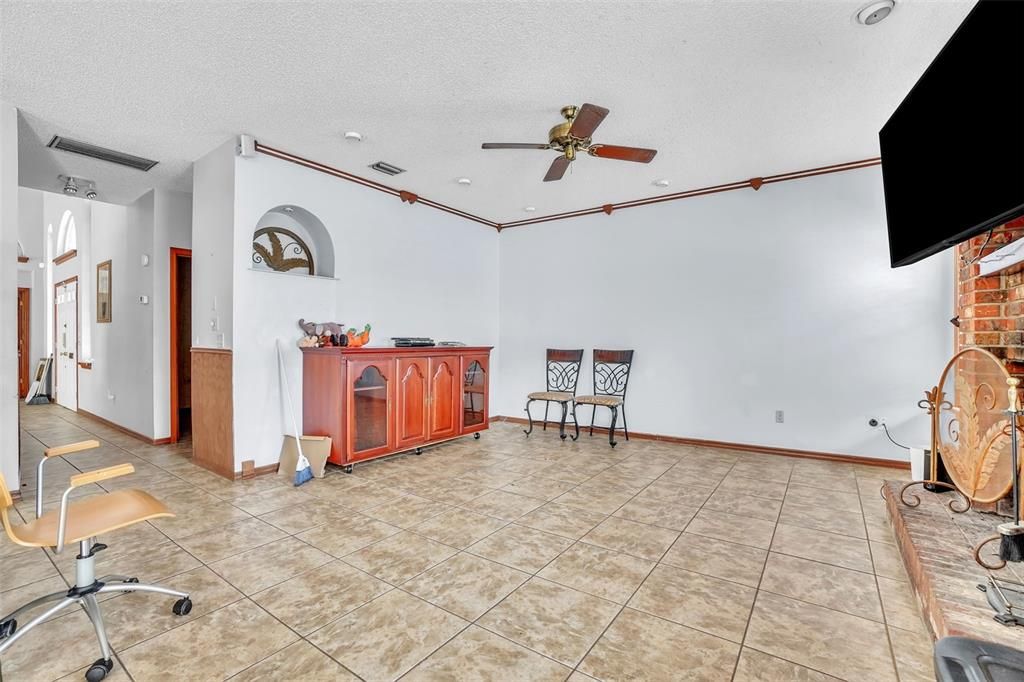 На продажу: $420,000 (3 спален, 2 ванн, 1820 Квадратных фут)