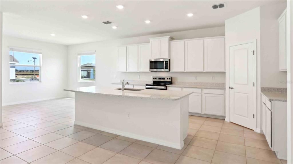 合同活跃: $419,990 (4 贝兹, 3 浴室, 2537 平方英尺)