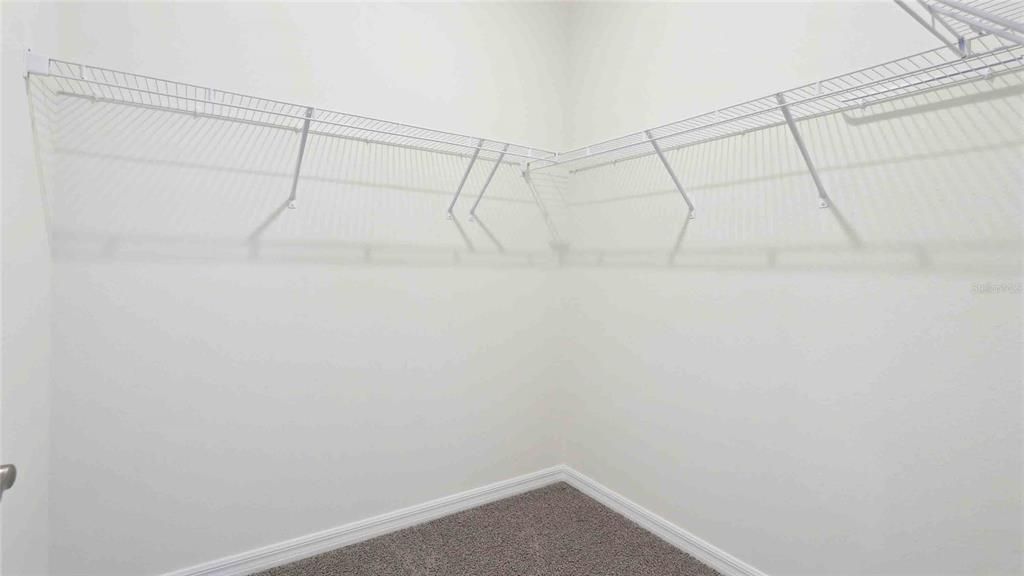 合同活跃: $419,990 (4 贝兹, 3 浴室, 2537 平方英尺)