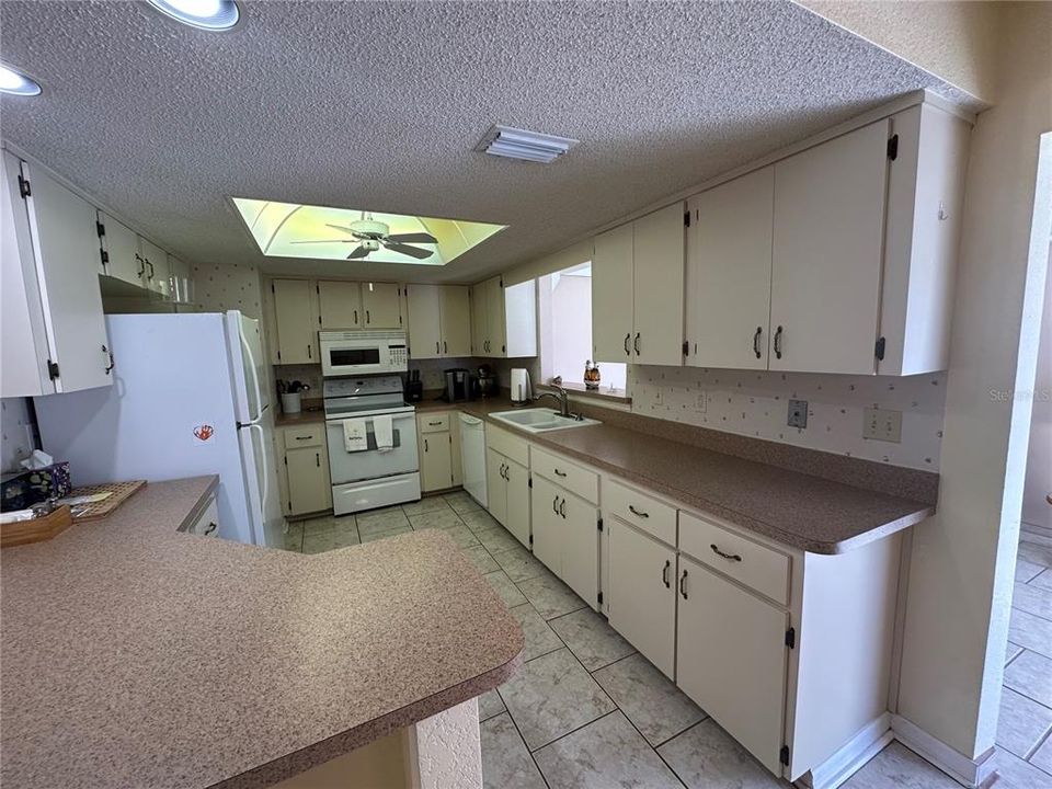For Sale: $192,000 (2 beds, 2 baths, 1296 Square Feet)