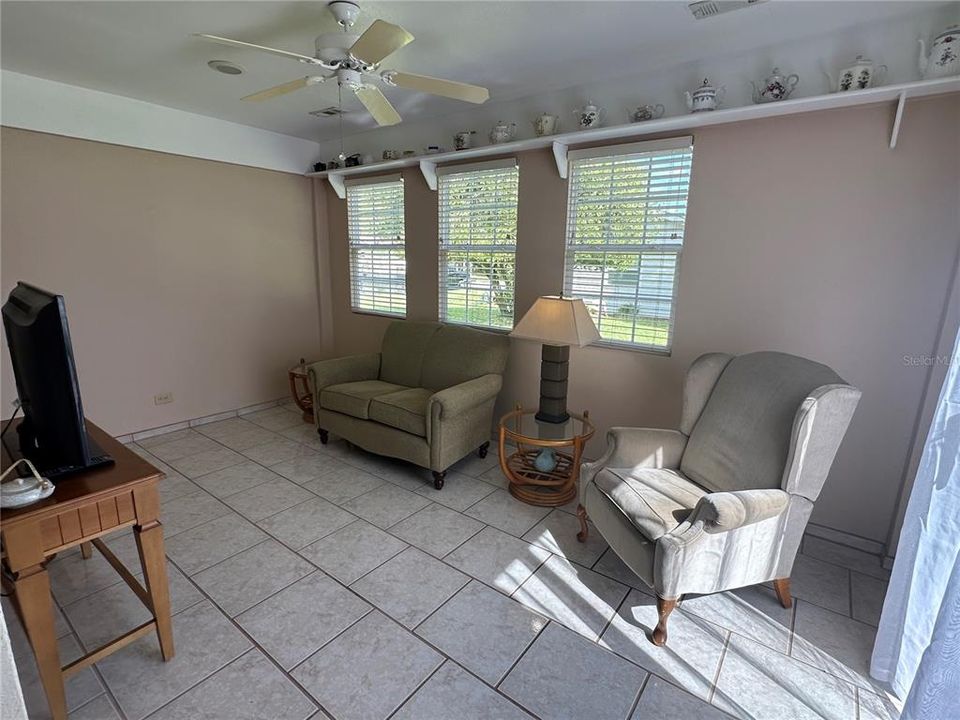 For Sale: $192,000 (2 beds, 2 baths, 1296 Square Feet)