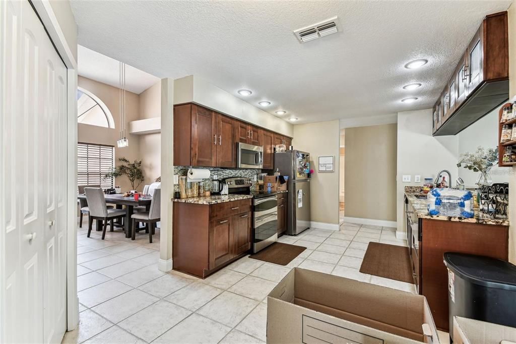 В аренду: $4,000 (4 спален, 3 ванн, 2114 Квадратных фут)