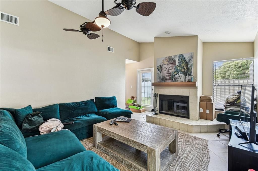 В аренду: $4,000 (4 спален, 3 ванн, 2114 Квадратных фут)