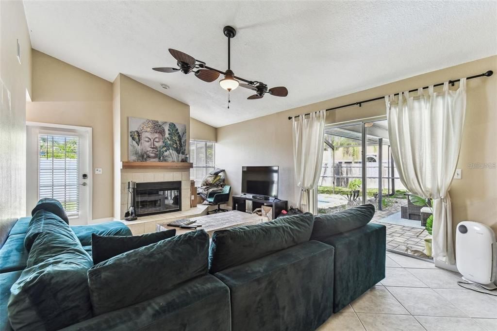 В аренду: $4,000 (4 спален, 3 ванн, 2114 Квадратных фут)