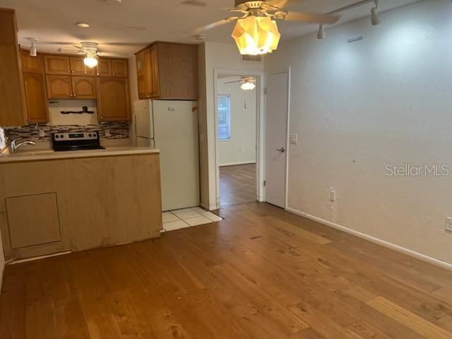 合同活跃: $65,000 (1 贝兹, 1 浴室, 555 平方英尺)