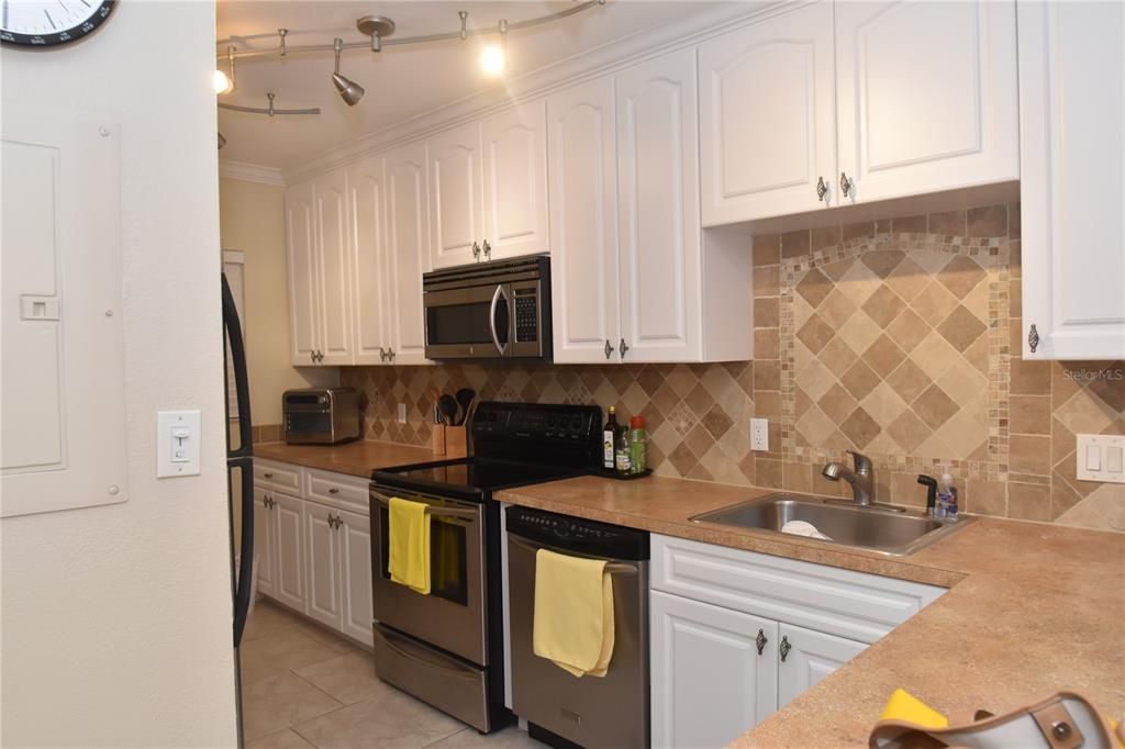 出租: $3,500 (2 贝兹, 1 浴室, 991 平方英尺)