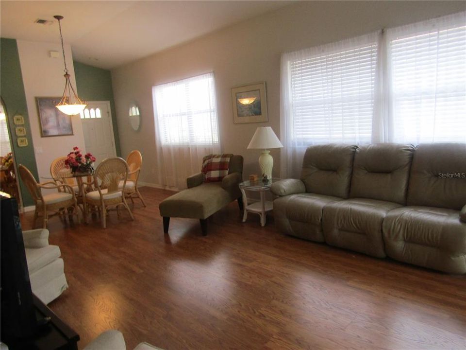 For Rent: $5,000 (2 beds, 2 baths, 1577 Square Feet)