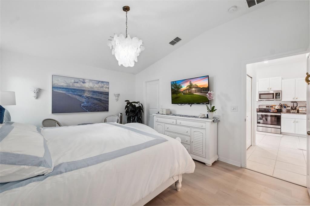 合同活跃: $249,900 (3 贝兹, 2 浴室, 1495 平方英尺)