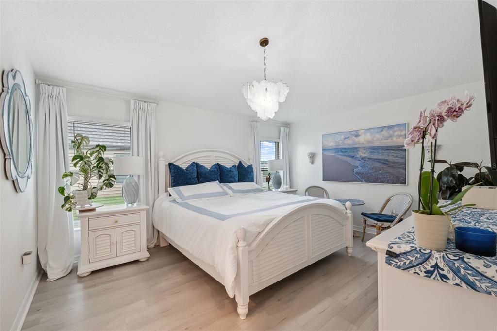 合同活跃: $249,900 (3 贝兹, 2 浴室, 1495 平方英尺)