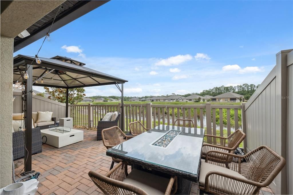 合同活跃: $249,900 (3 贝兹, 2 浴室, 1495 平方英尺)