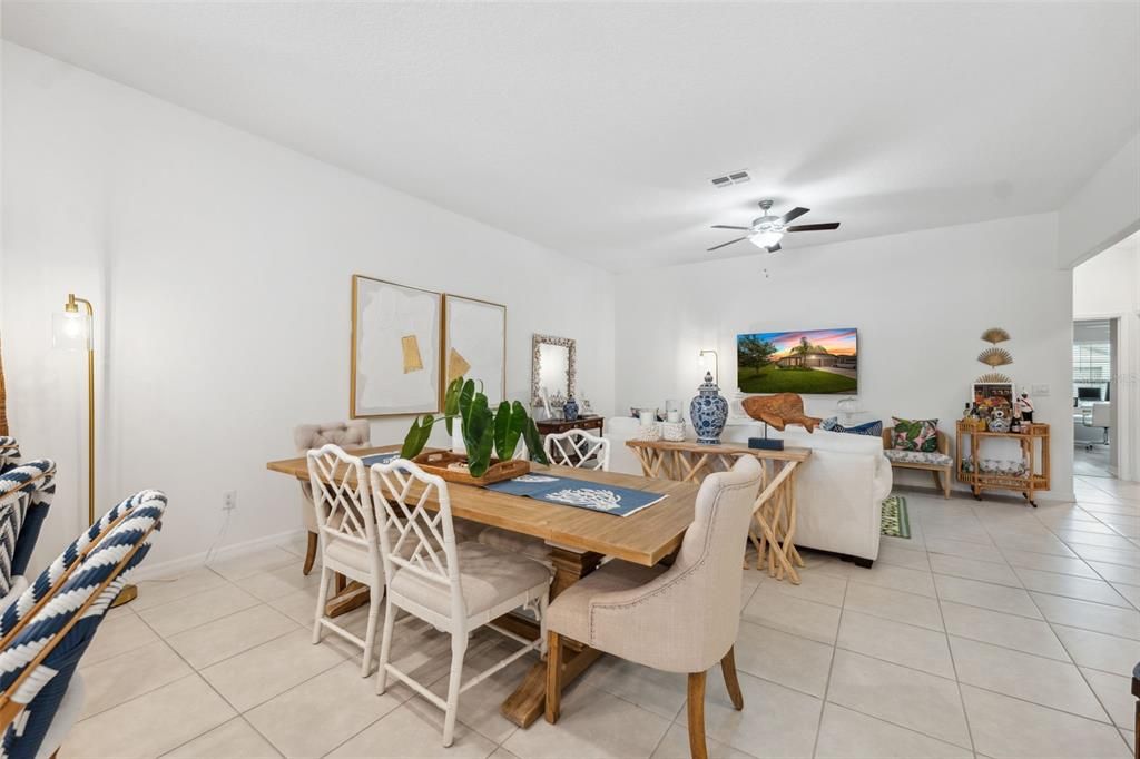 合同活跃: $249,900 (3 贝兹, 2 浴室, 1495 平方英尺)