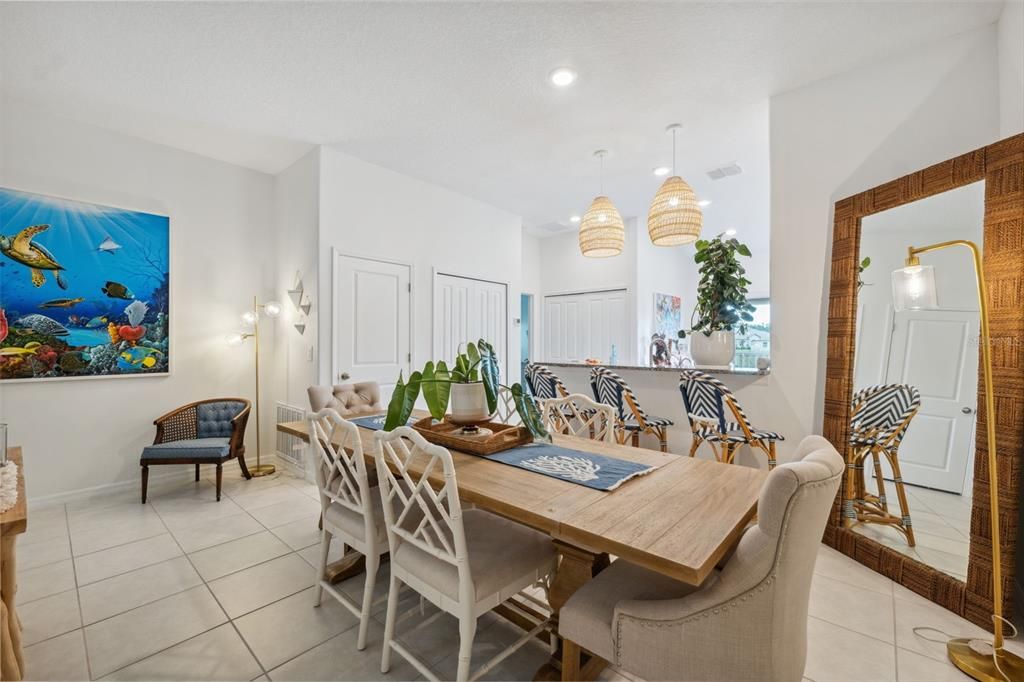 合同活跃: $249,900 (3 贝兹, 2 浴室, 1495 平方英尺)