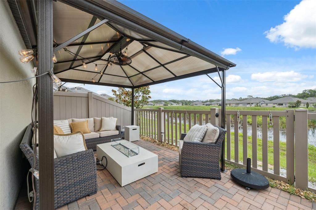 合同活跃: $249,900 (3 贝兹, 2 浴室, 1495 平方英尺)