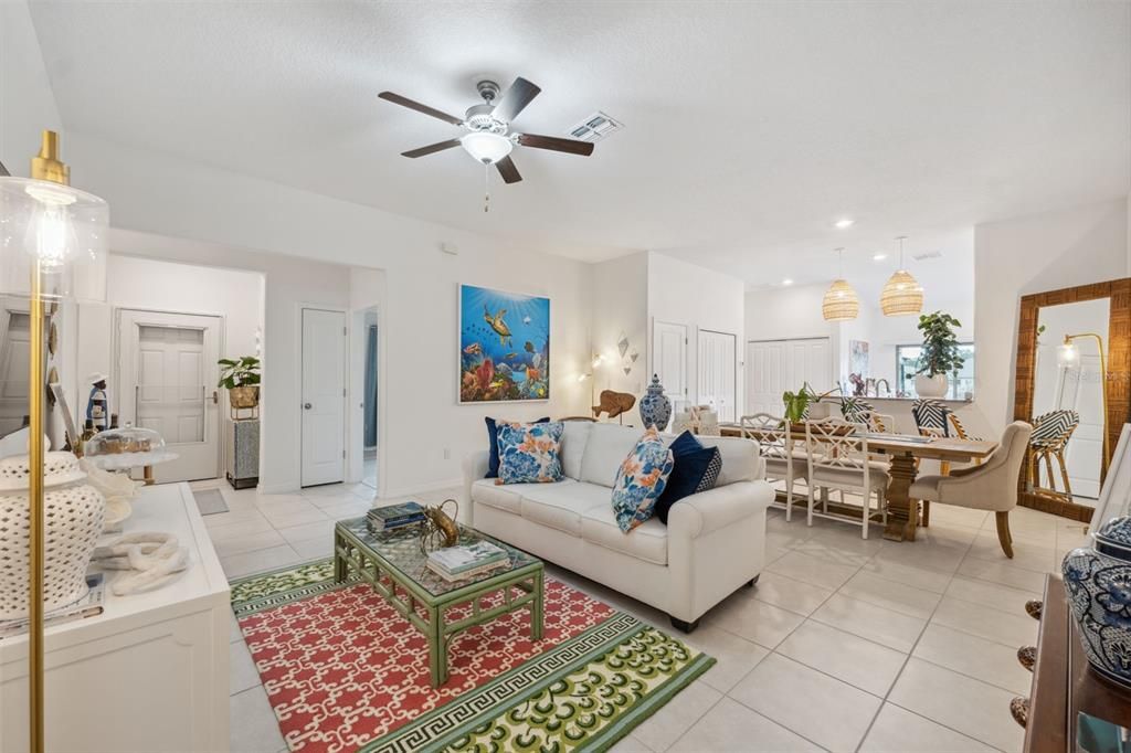 合同活跃: $249,900 (3 贝兹, 2 浴室, 1495 平方英尺)