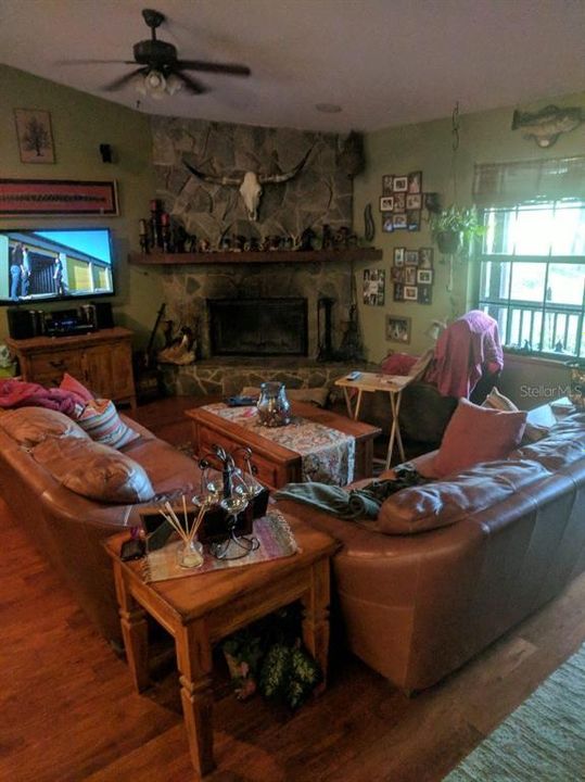 For Sale: $1,479,999 (3 beds, 2 baths, 1258 Square Feet)