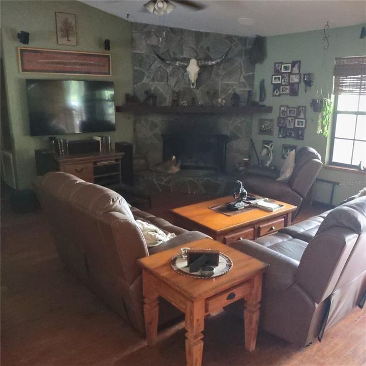 For Sale: $1,479,999 (3 beds, 2 baths, 1258 Square Feet)