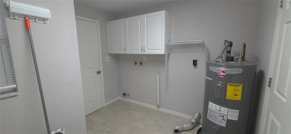 For Rent: $3,795 (3 beds, 2 baths, 1787 Square Feet)