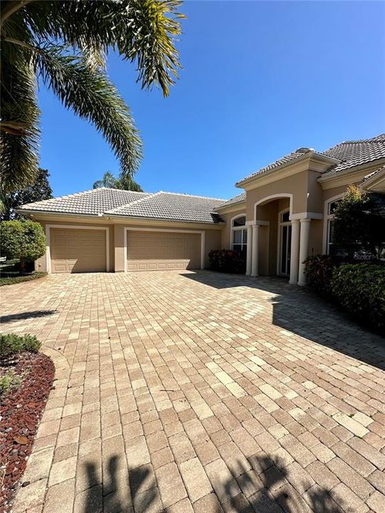 En Renta: $4,500 (3 camas, 4 baños, 3435 Pies cuadrados)