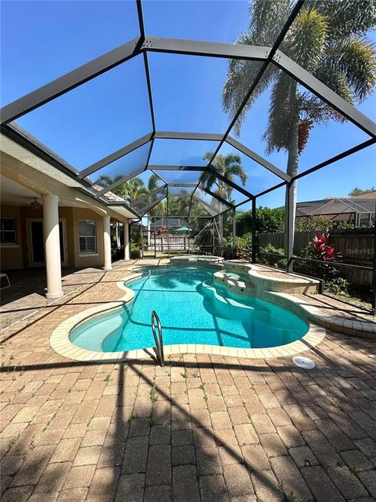 En Renta: $4,500 (3 camas, 4 baños, 3435 Pies cuadrados)