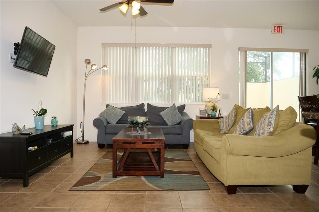 For Rent: $2,800 (4 beds, 3 baths, 1637 Square Feet)