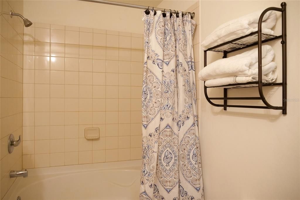 For Rent: $2,800 (4 beds, 3 baths, 1637 Square Feet)