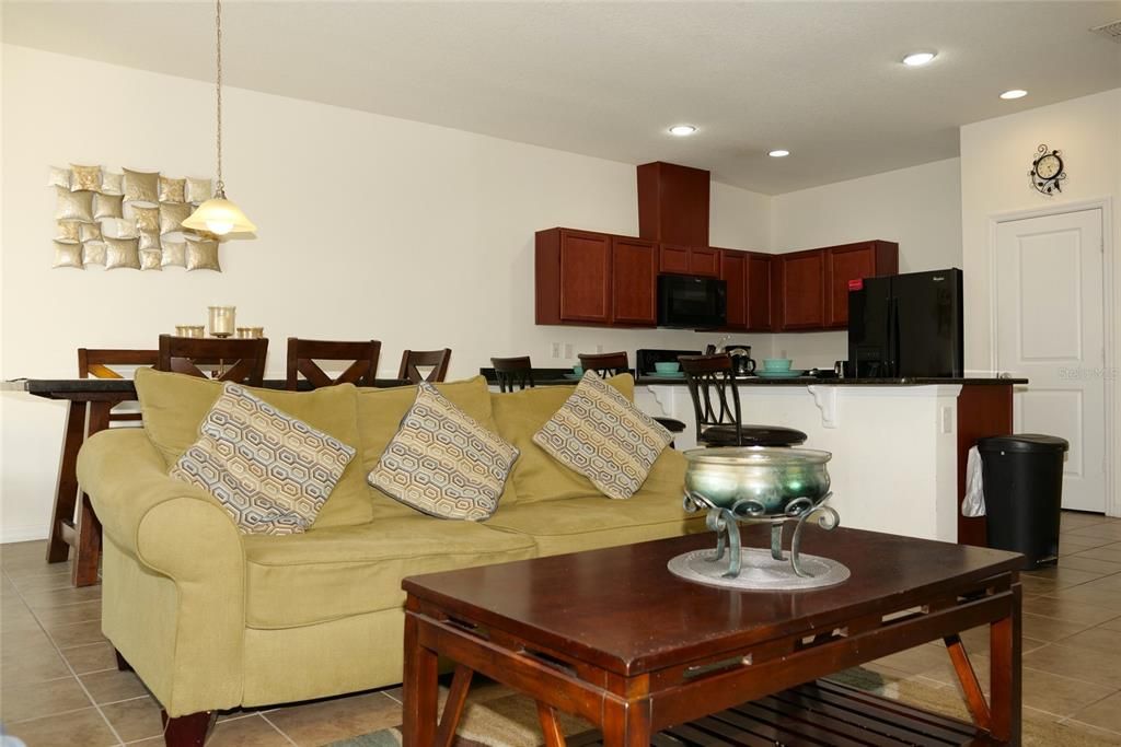 For Rent: $2,800 (4 beds, 3 baths, 1637 Square Feet)