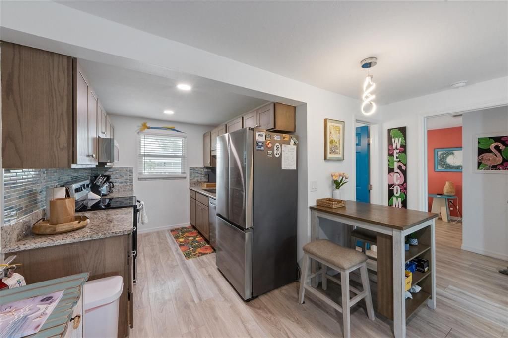 待售: $850,000 (2 贝兹, 2 浴室, 925 平方英尺)