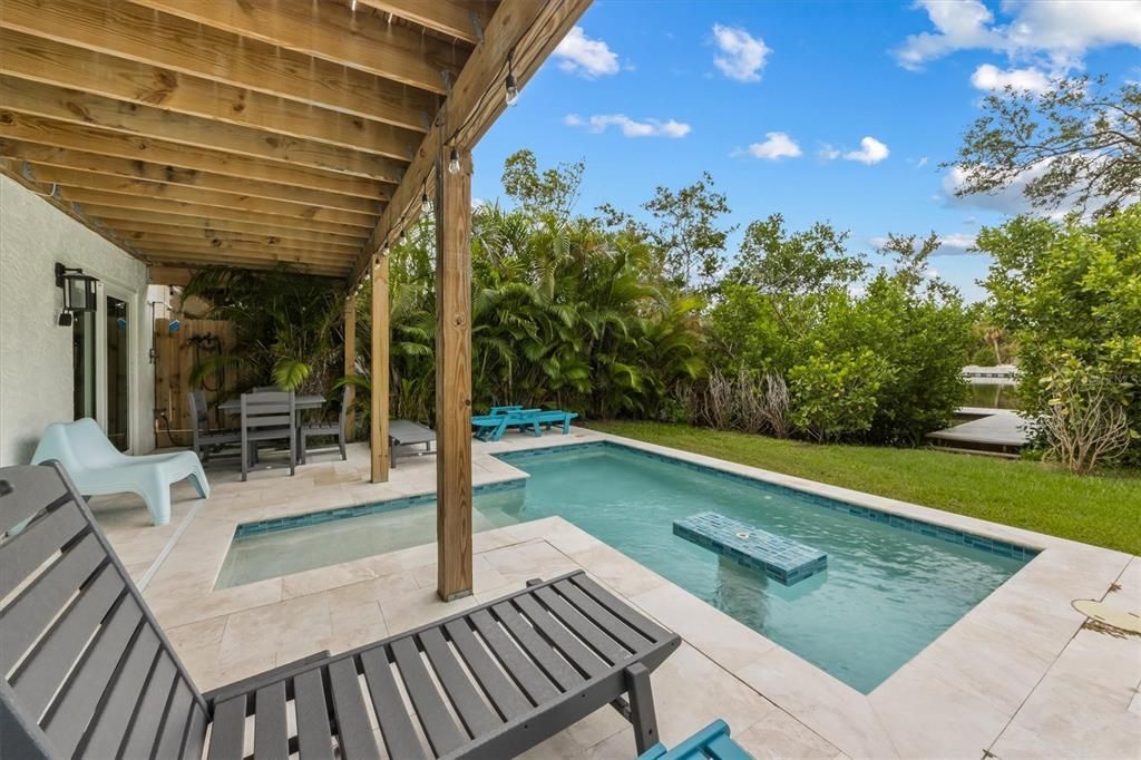 待售: $850,000 (2 贝兹, 2 浴室, 925 平方英尺)