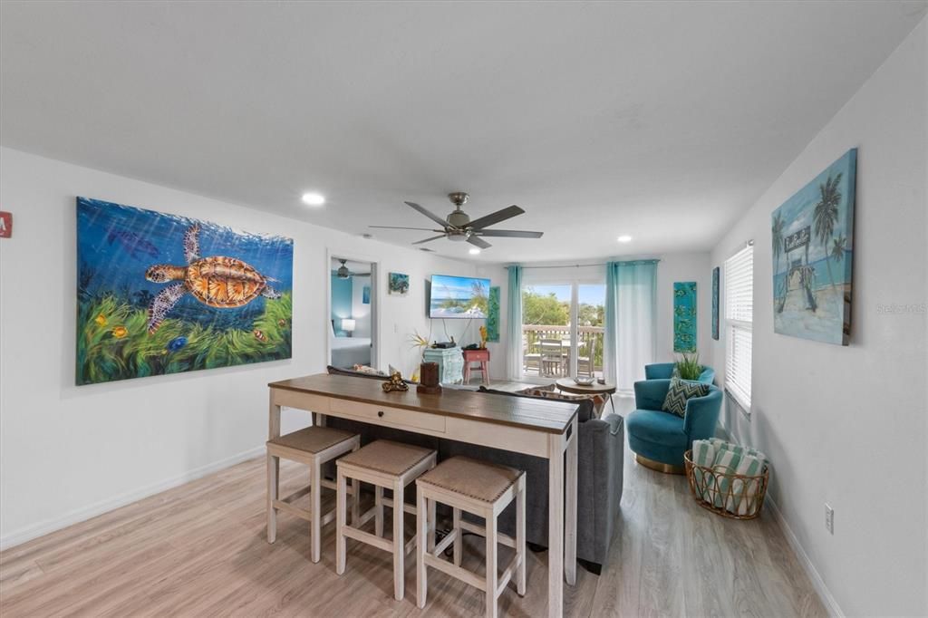 待售: $850,000 (2 贝兹, 2 浴室, 925 平方英尺)