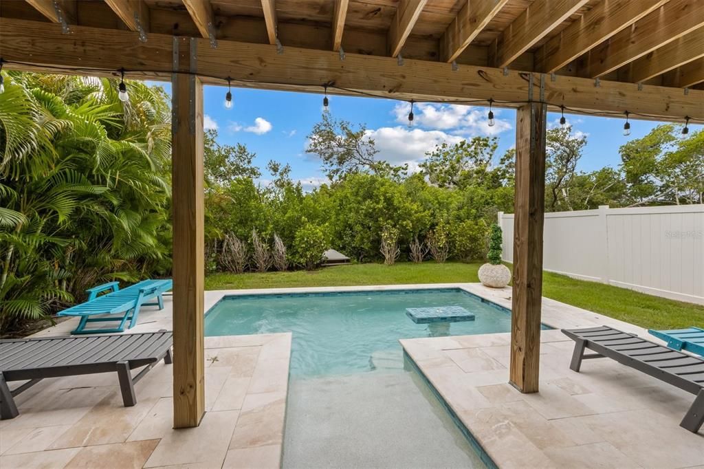 待售: $850,000 (2 贝兹, 2 浴室, 925 平方英尺)