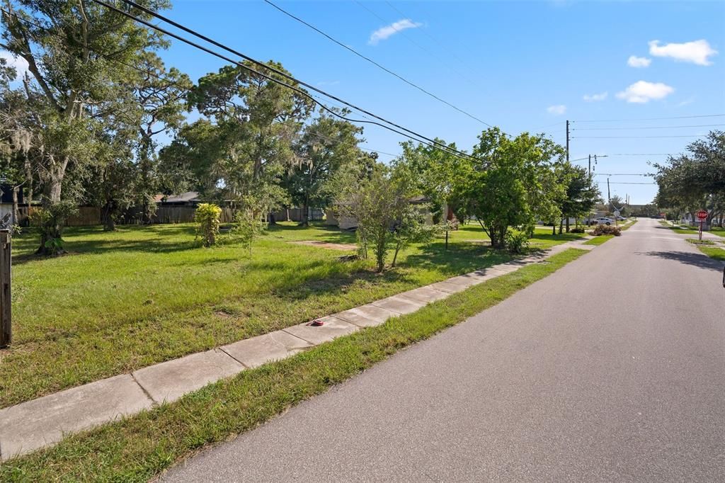 Active With Contract: $2,000 (3 beds, 1 baths, 1012 Square Feet)