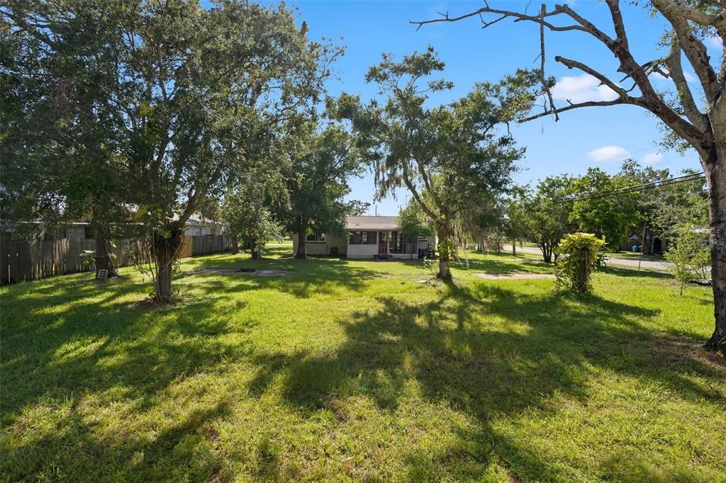 Active With Contract: $2,000 (3 beds, 1 baths, 1012 Square Feet)