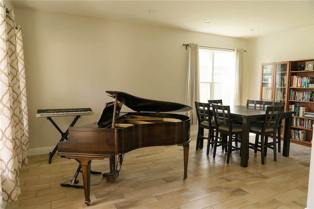 Active With Contract: $575,000 (4 beds, 2 baths, 3056 Square Feet)