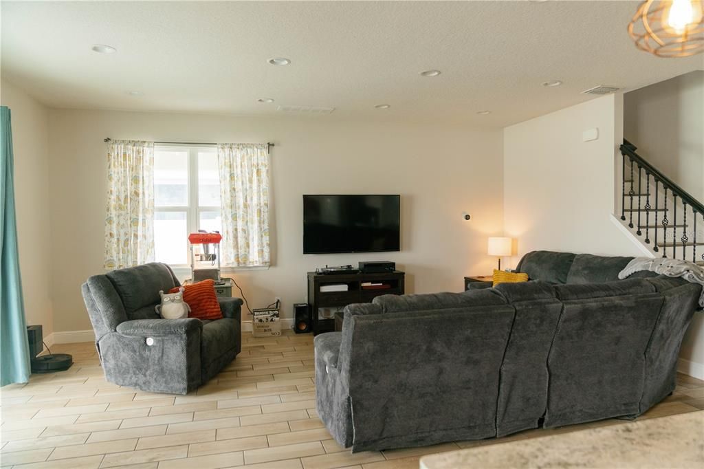 Active With Contract: $575,000 (4 beds, 2 baths, 3056 Square Feet)