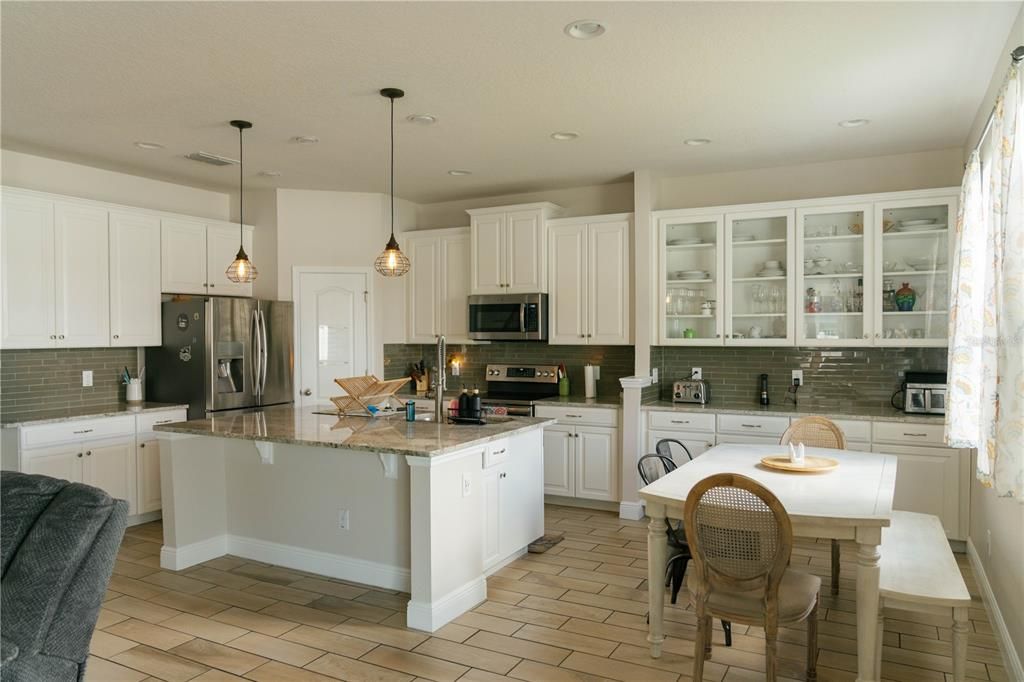 Active With Contract: $575,000 (4 beds, 2 baths, 3056 Square Feet)