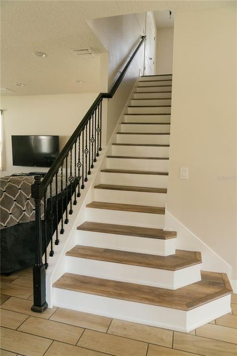 Active With Contract: $575,000 (4 beds, 2 baths, 3056 Square Feet)